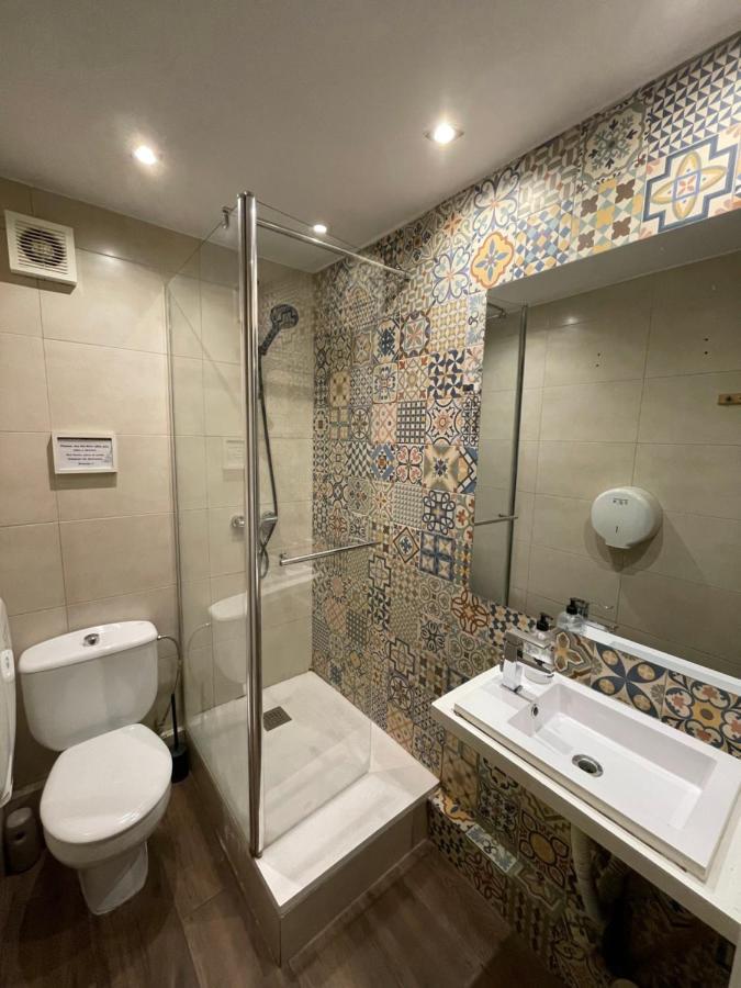 Albergue Buba House Barcelona Exterior foto Bathroom