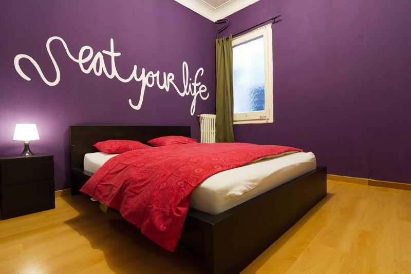 Albergue Buba House Barcelona Exterior foto A wall sticker