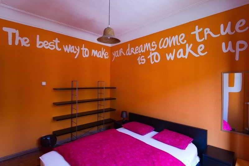 Albergue Buba House Barcelona Exterior foto A room at the hostel
