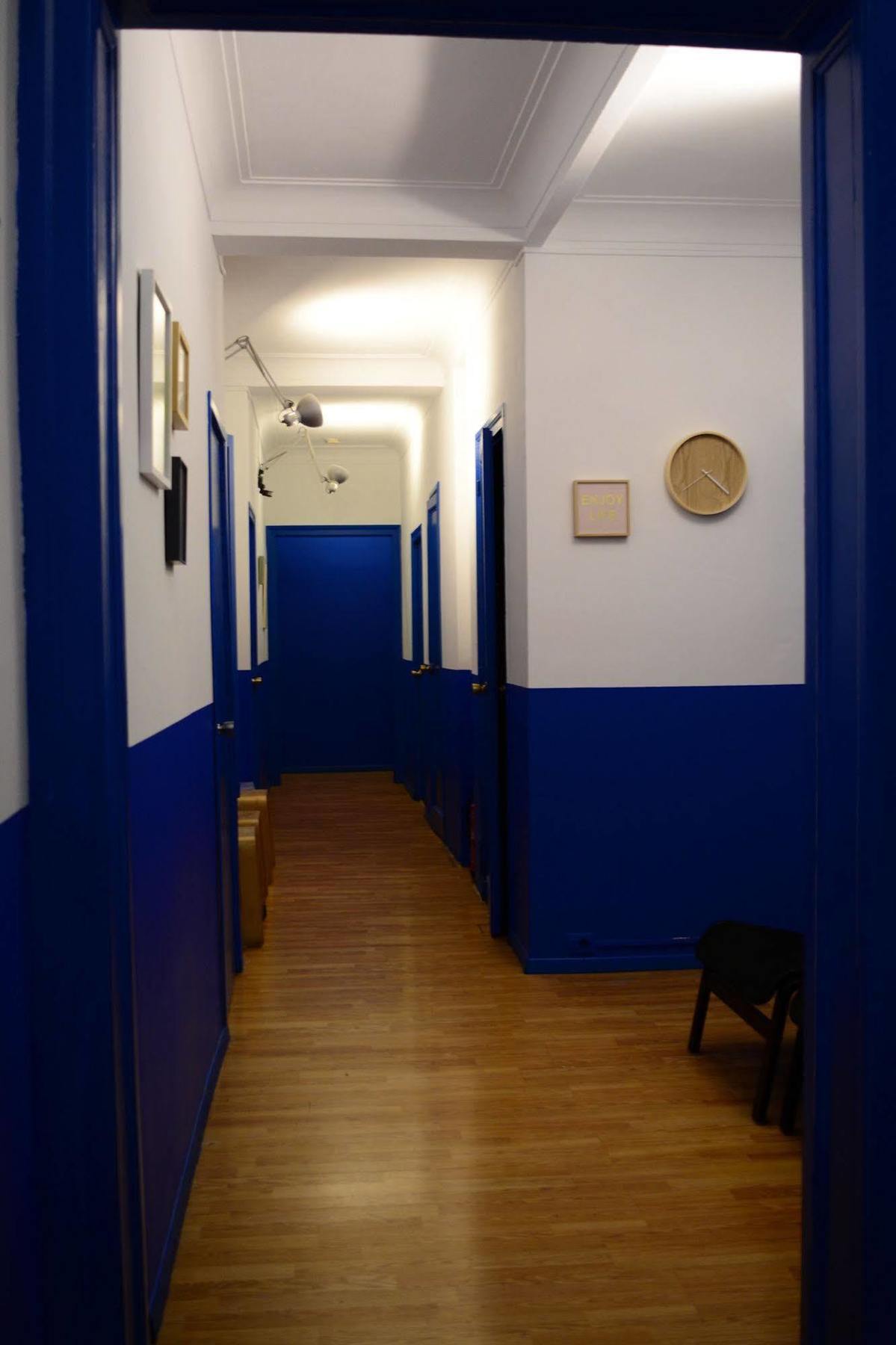 Albergue Buba House Barcelona Exterior foto The Blue Corridor