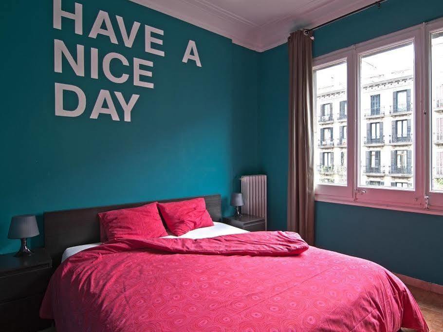 Albergue Buba House Barcelona Exterior foto A bedroom