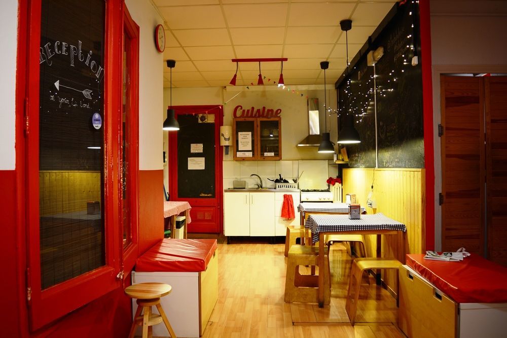Albergue Buba House Barcelona Exterior foto The kitchen at the restaurant