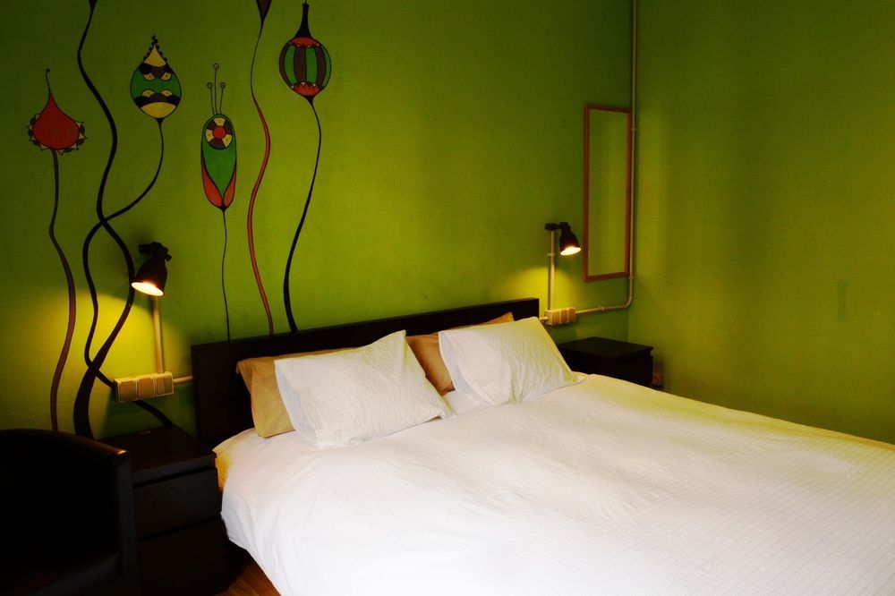 Albergue Buba House Barcelona Exterior foto A room at the hotel